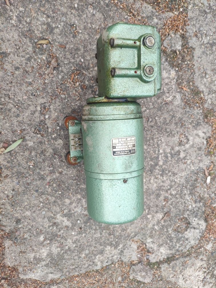 Motoreduktor reduktor silnik 220v 3.5 obr na minutę