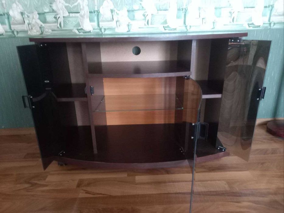 стіл-тумба під телевізор