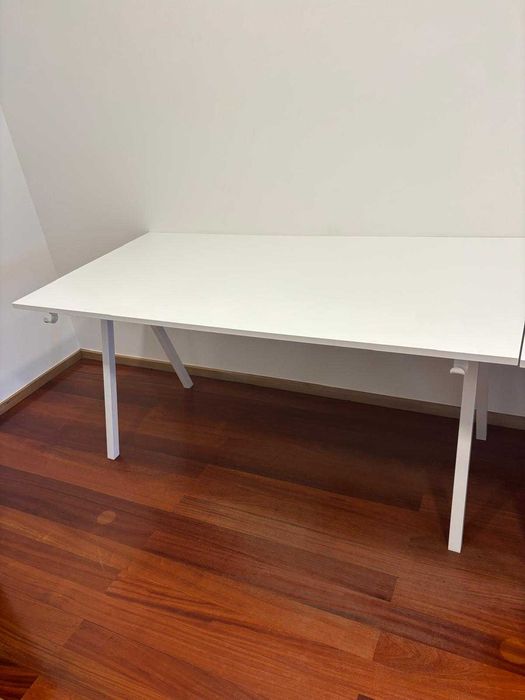 Mesa/ Secretária - TROTTEN IKEA
