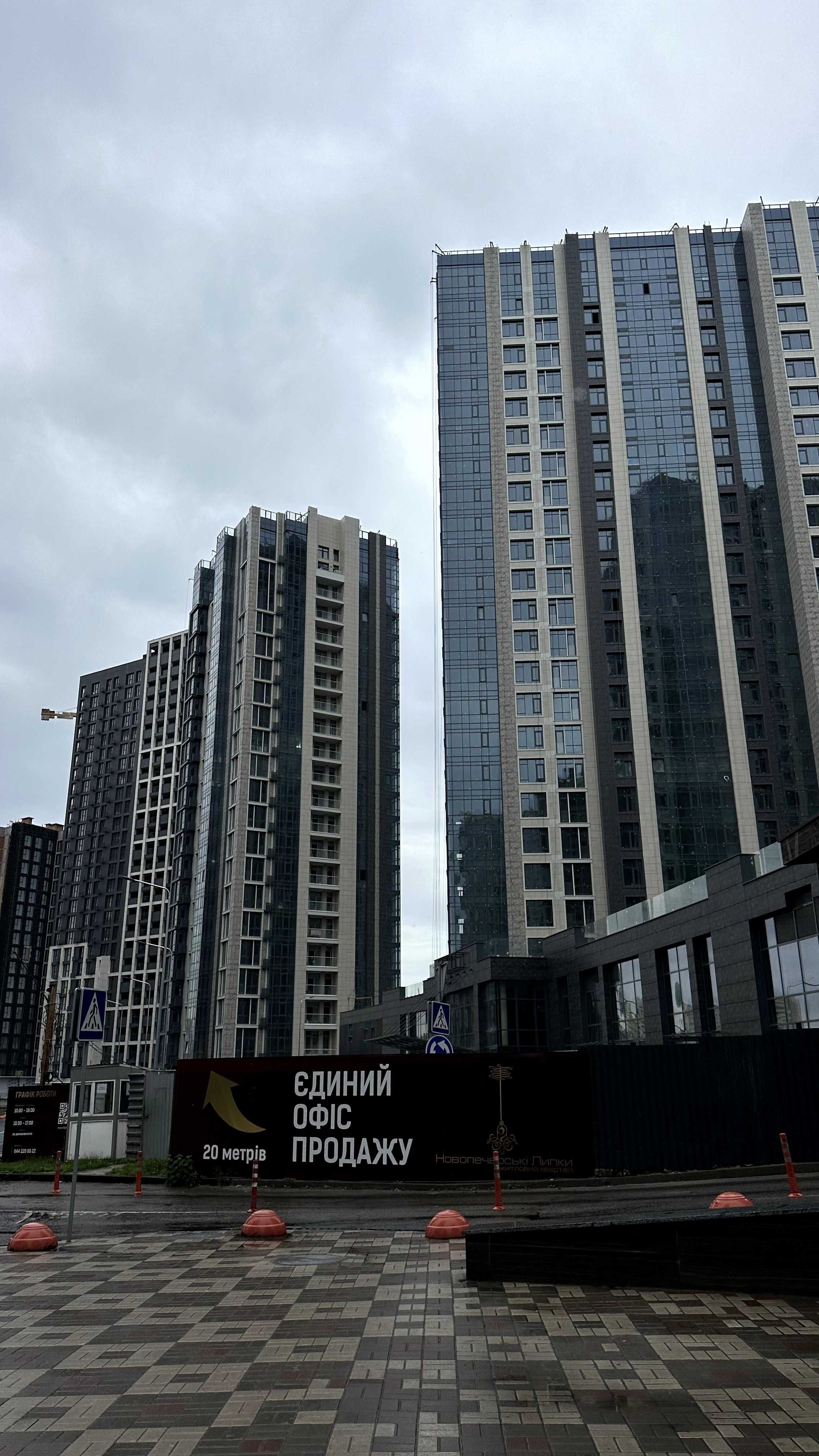 Продаж паркомісця Новопечерські Липки, вул Драгомирова (Верхогляда) 16