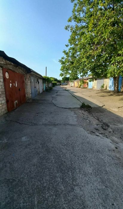 Здам сухий гараж поблизу міста