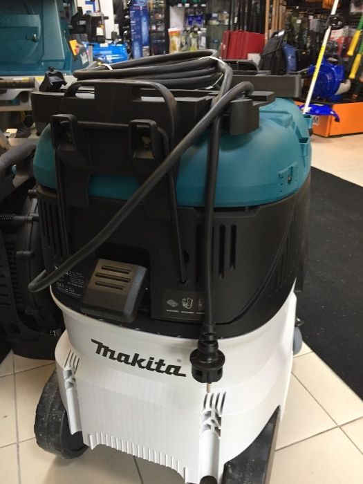 Aspirador 42L 1400W Makita VC4210LX