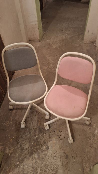 Dwa krzesła do biurka krzesło różowe szare