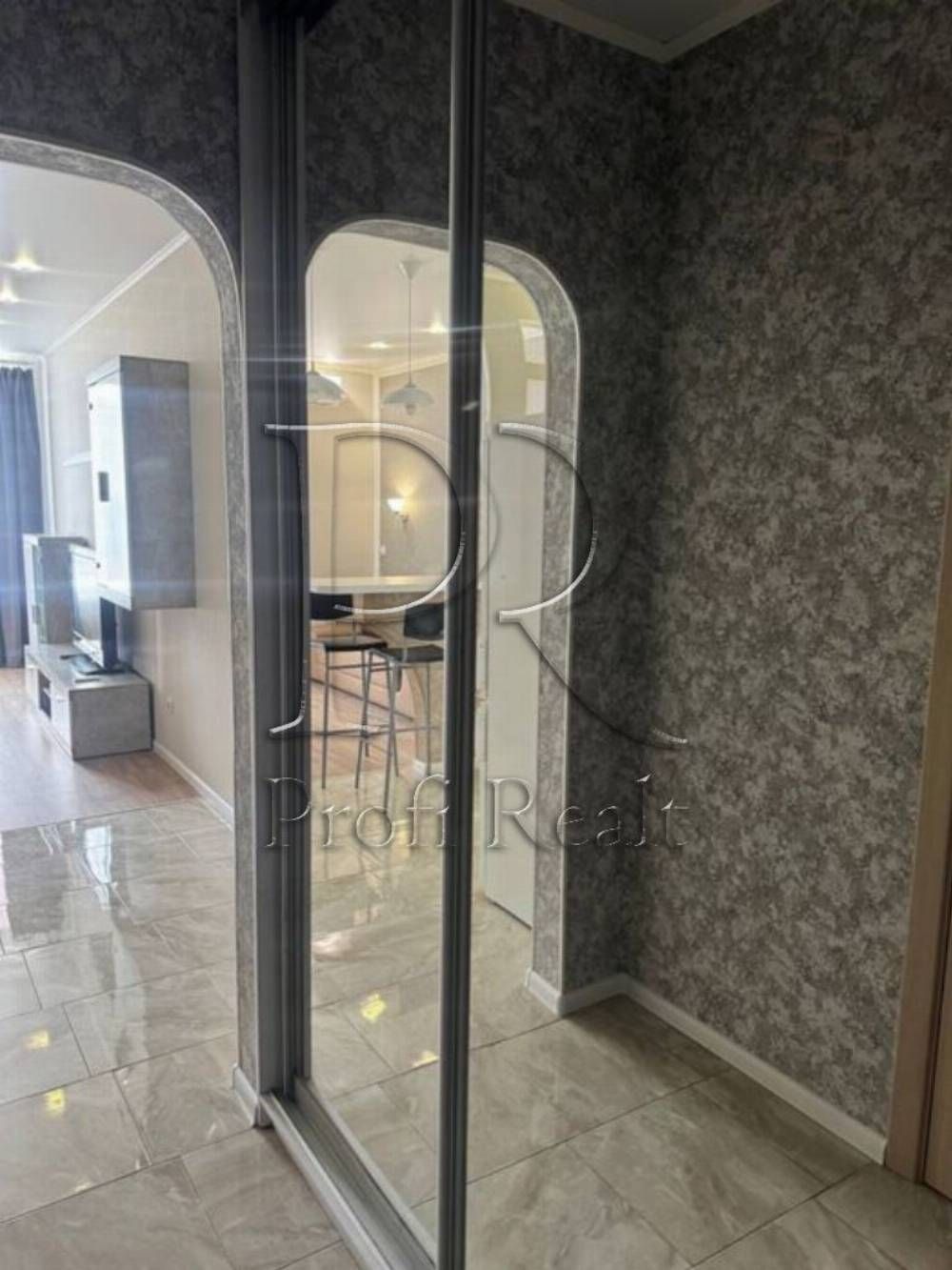 Продаж 1 кімнатної квартири з терассою ЖК Каховська/метро Лівобережна