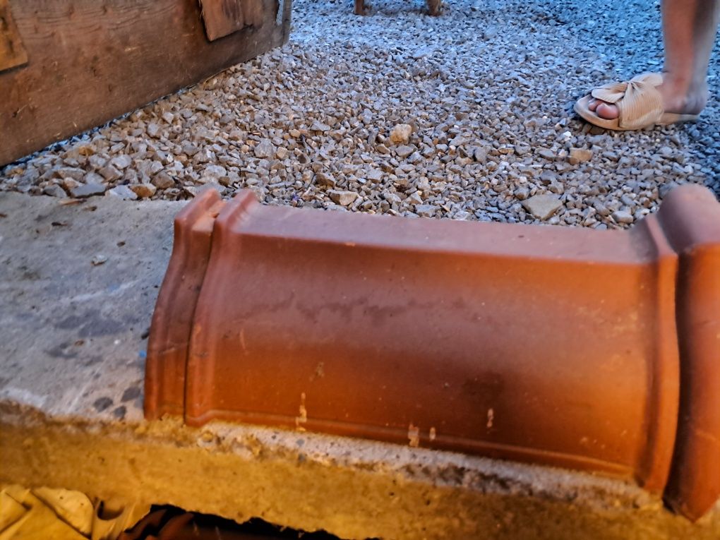 Gąsiory  dachówki. Wypustki.