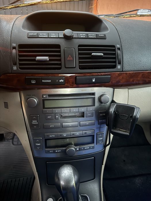 Toyota Avensis 2.0 2003 salon Polska