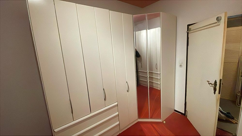 Szafa biała narożna z lustrem