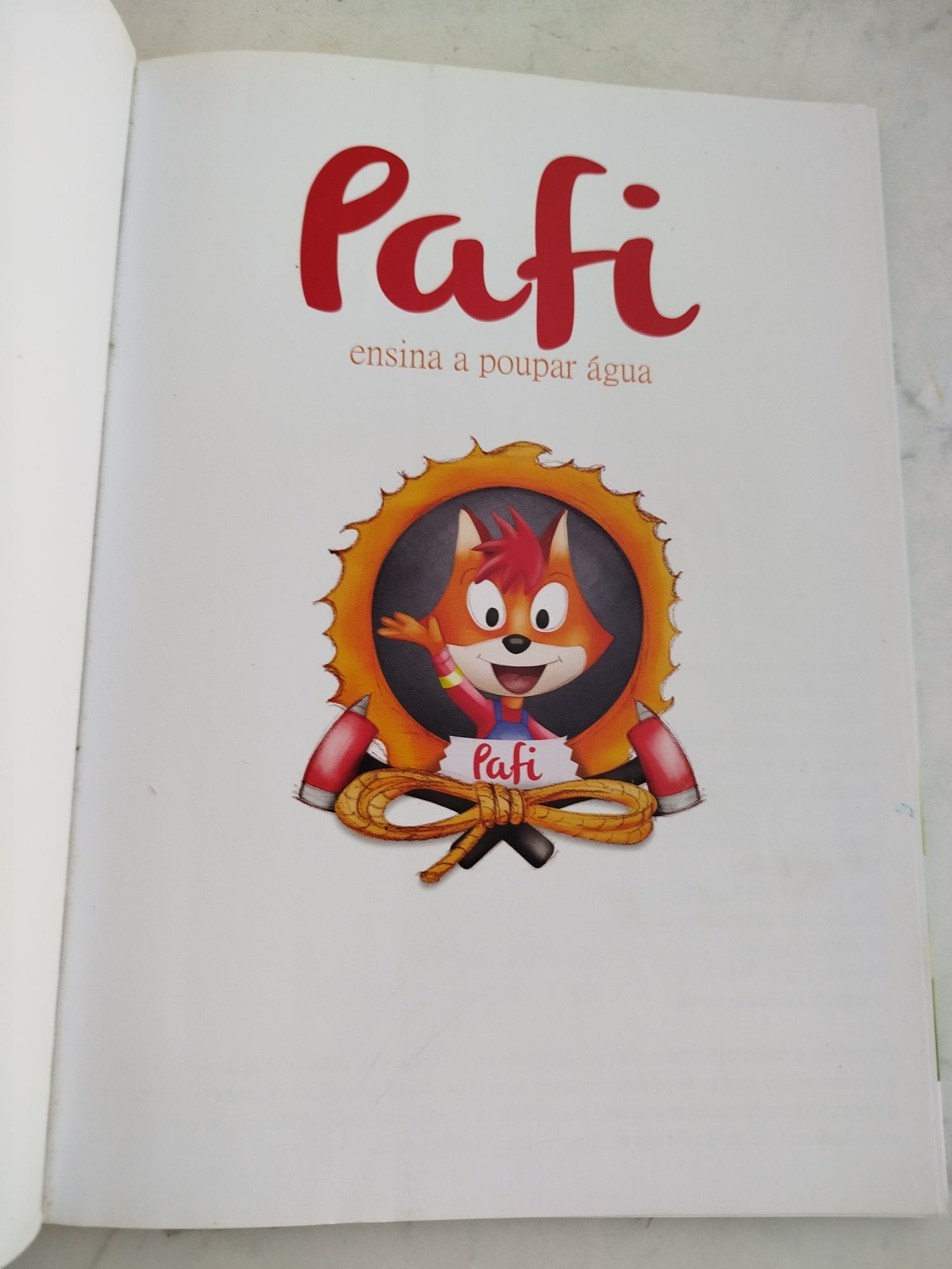 Livro de crianças "O pafi ensina a poupar água" de Lara Xavier