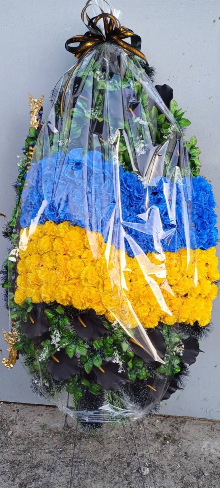 Ритуальні послуги.Похороні ритуальні вінки та корзини.