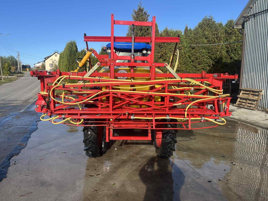 Opryskiwacz polowy ciągany