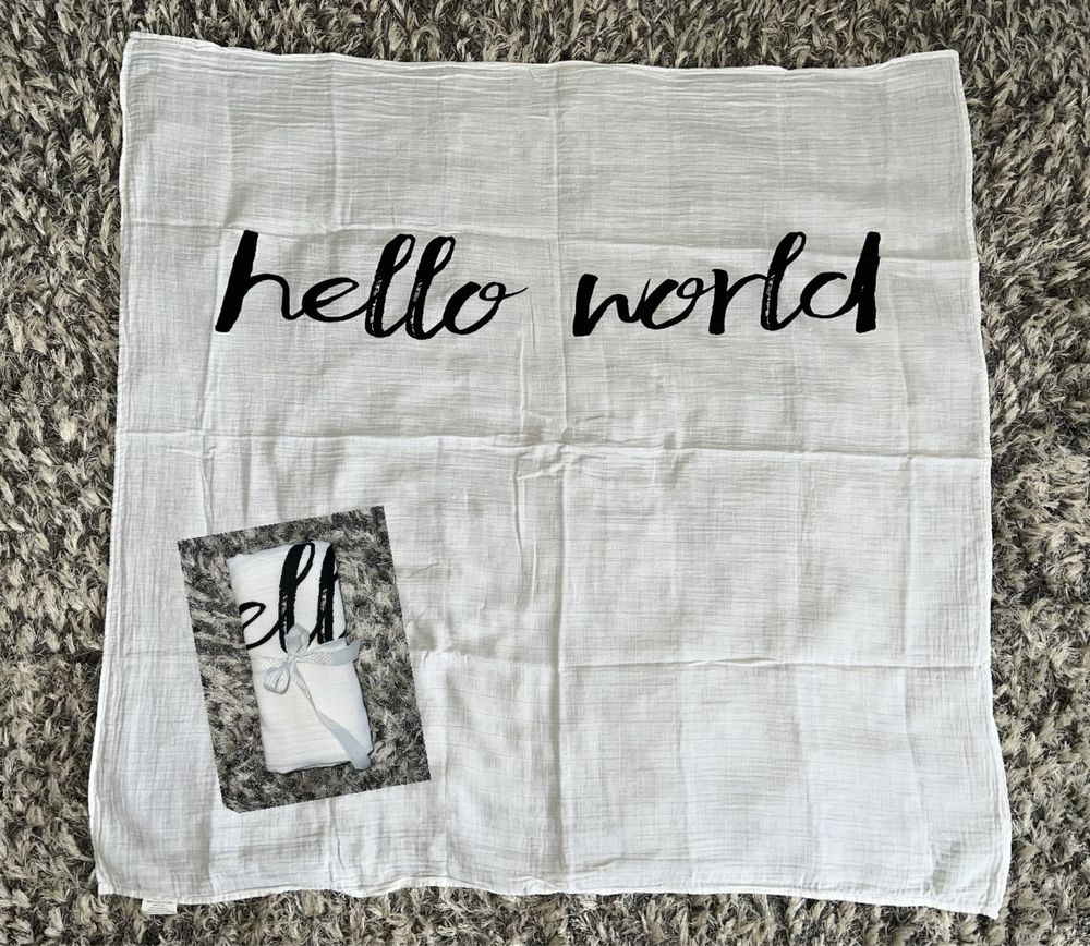 Пелюшка нова для перших фото малюка hello world