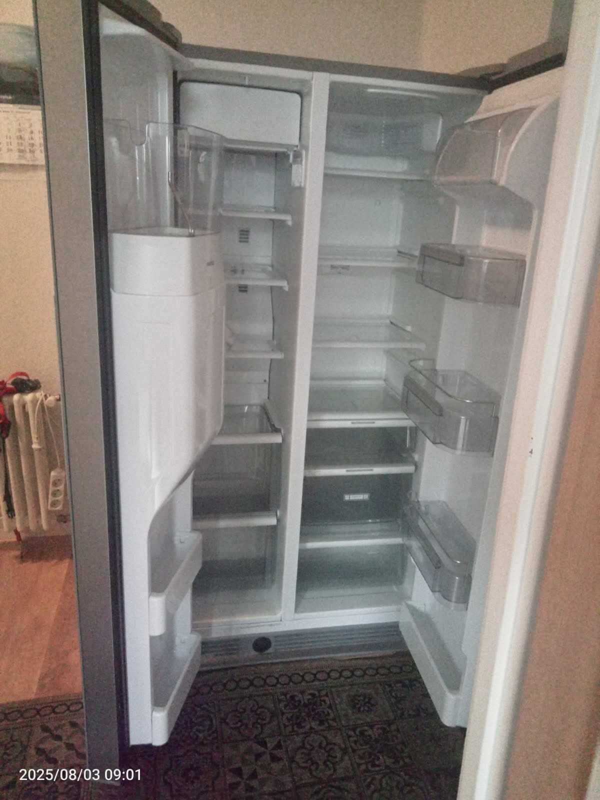Lodówka Whirlpool z kostkarką
