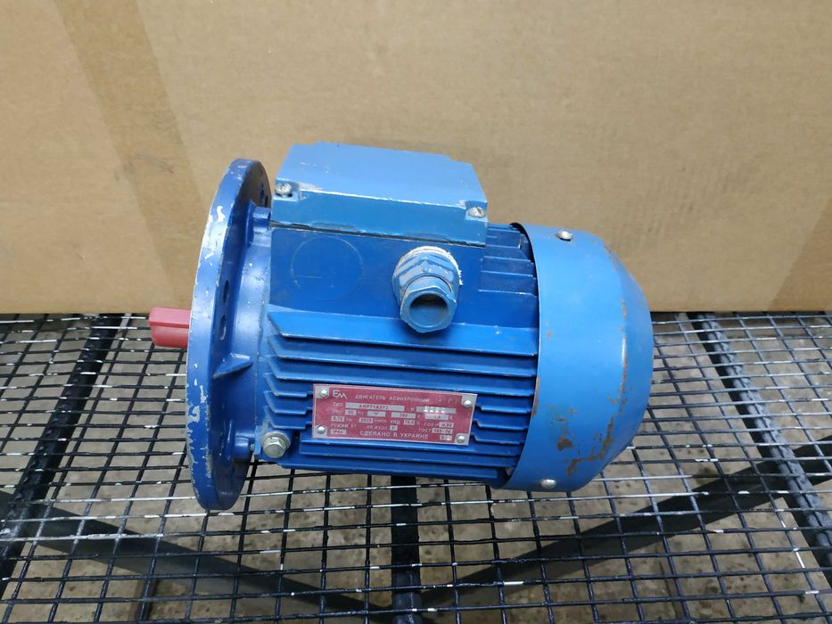 Електродвигун электродвигатель, мотор, АИР71А2У2 0.75 кВт /2820 об/хв