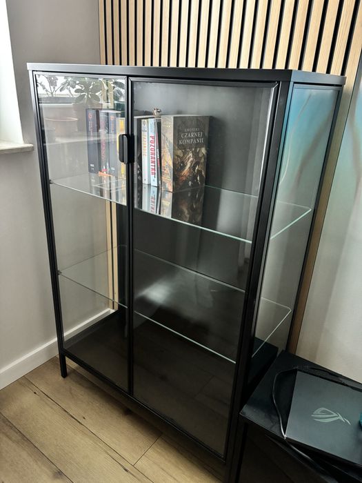 Szklana gablota ikea