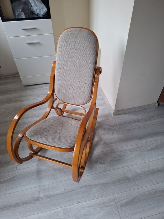 Fotel bujany drewniany
