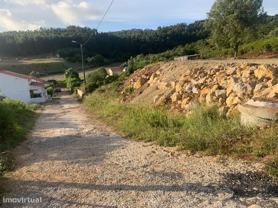 Terreno Urbano de 600m2 para construção unifamiliar ou construção de 2