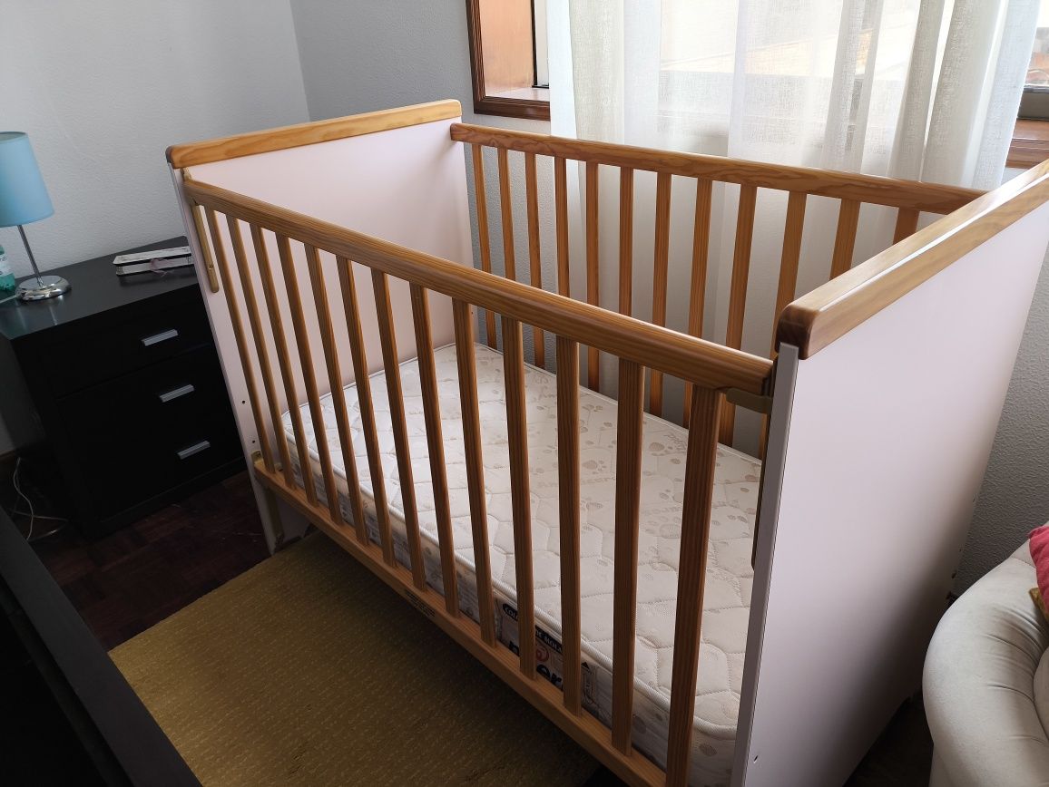 Cama bebé de menina