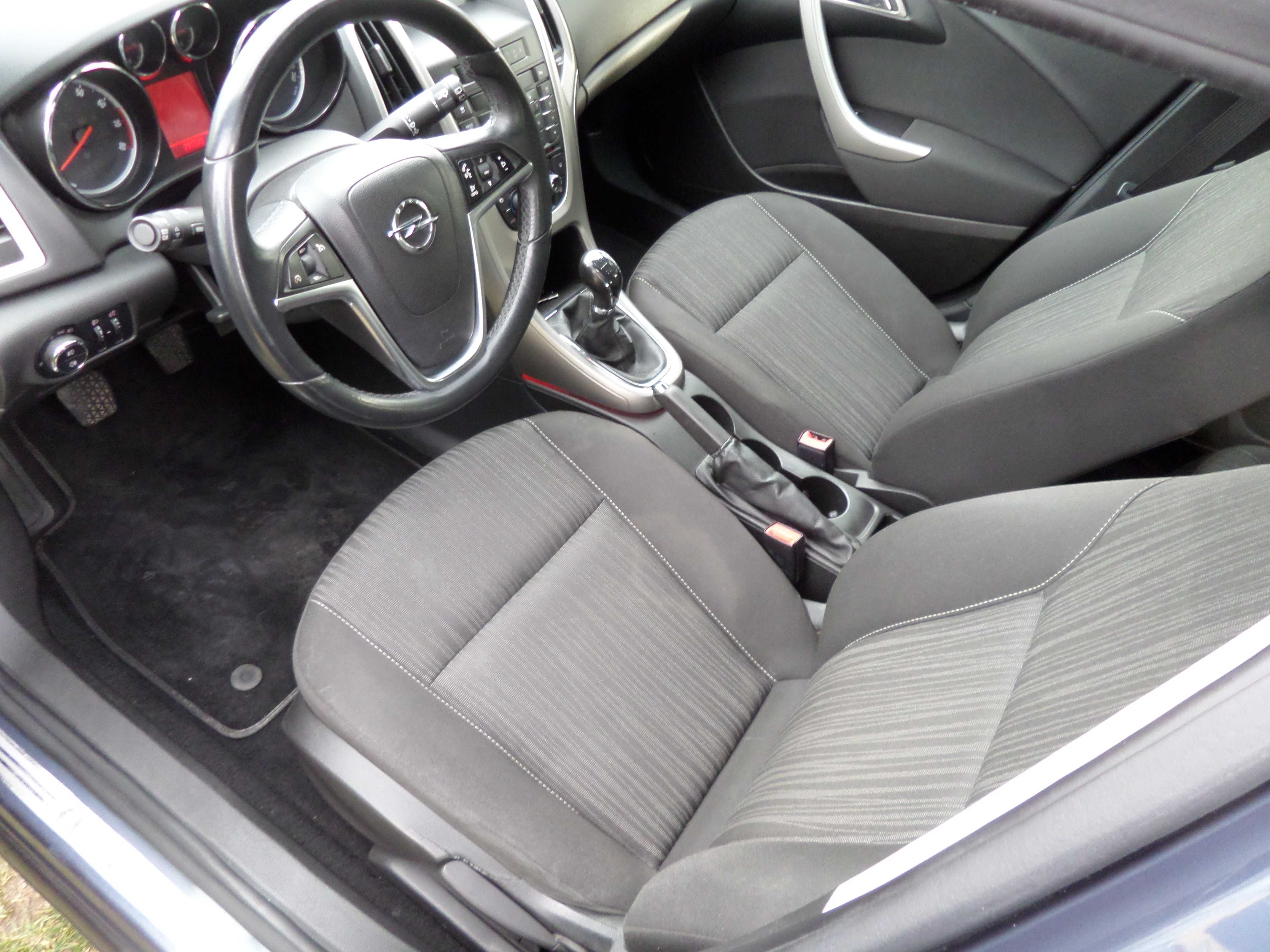 Opel Astra -- 1.6 benzyna --2010 rok --