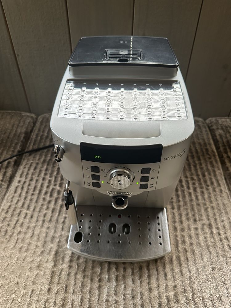 Кофемашина Delonghi Magnifica S