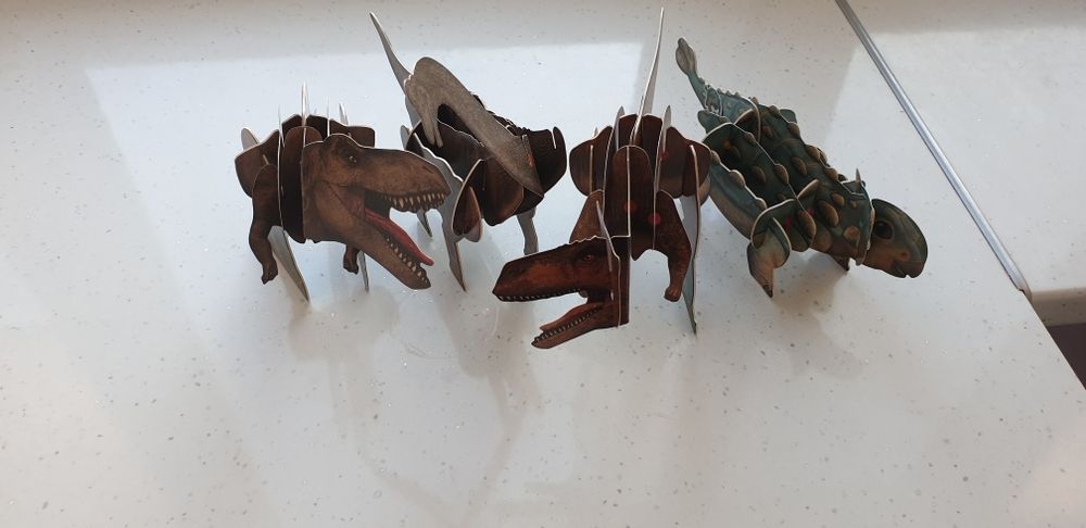 Продам 4 моделі динозаврів