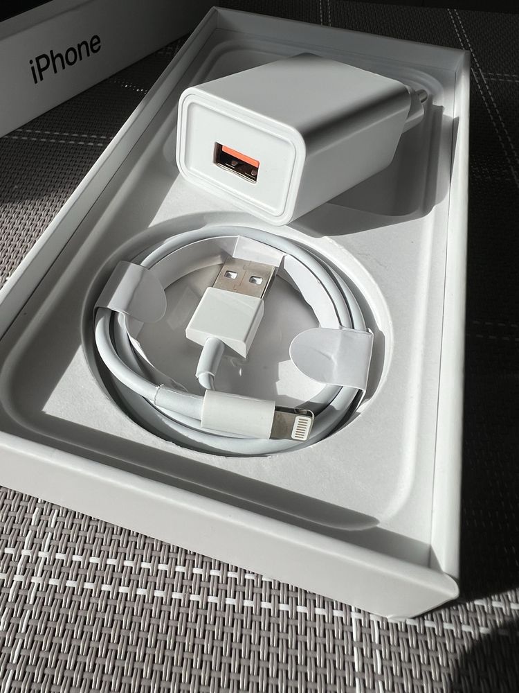 Ładowarka do iPhone uniwersalna 2.4A z kablem USB-lightning