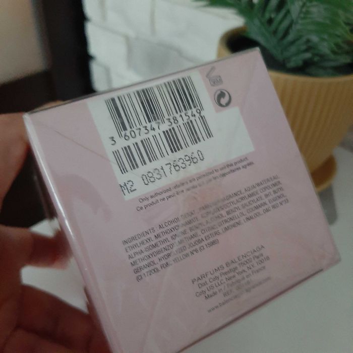 Unikat. BALENCIAGA Paris 10, Avenue George V  L'EAU ROSE