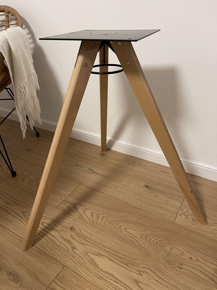 Podstawa (noga, trójnóg) do stołu - drewniana