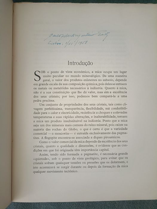 Jazigos de Mica de Angola. Caracteres ópticos das micas do Alto Dande.
