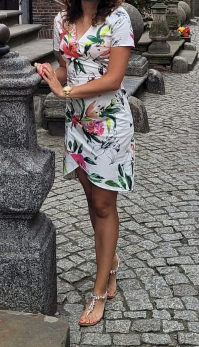 Sukienka biała w kwiaty dekolt V Orsay 36 S