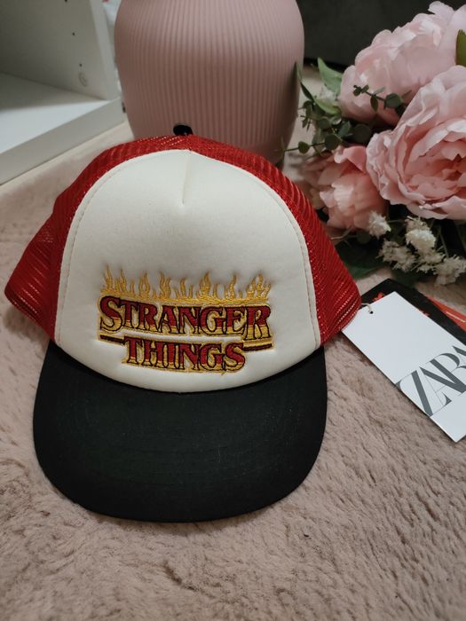 Nowa czapka z daszkiem i siateczką Zara Stranger Things Netflix 54 cm