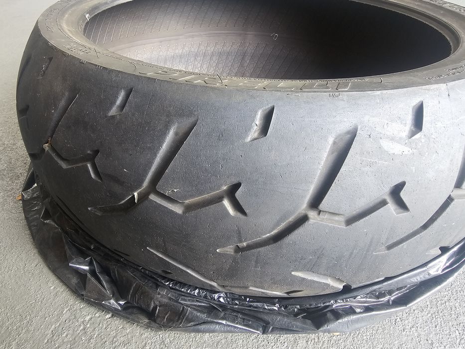 Pneu de mota 240/40VR18 Pirelli Night dragon