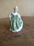 stara porcelanowa figurka Royal Doulton Fair Maiden