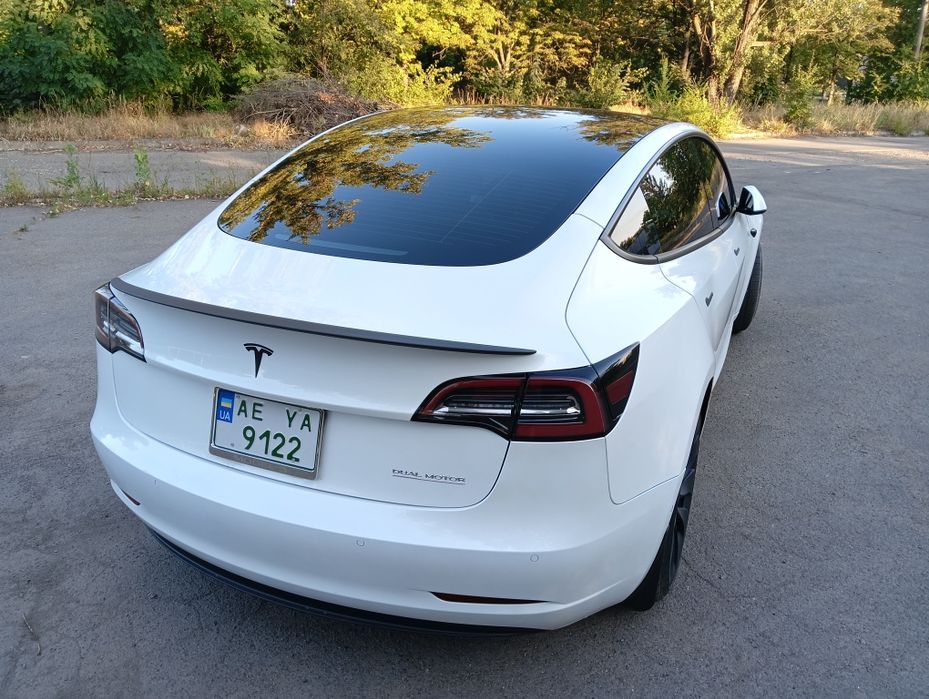 Tesla model 3 performance