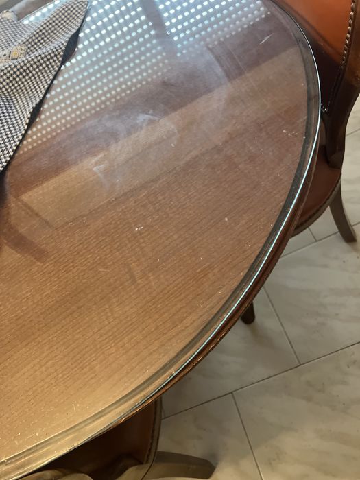 Mesa de sala e cadeiras