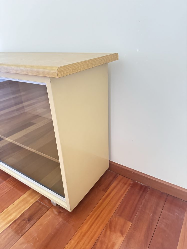 Movel de escritorio com portas em vidro