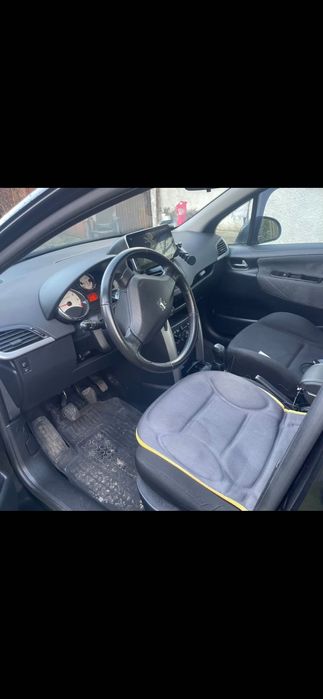 Sprzedam w idealnym stanie. Jeździła nim kobieta do pracy i z powrotem