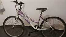 Bicicleta roxa e branca como nova