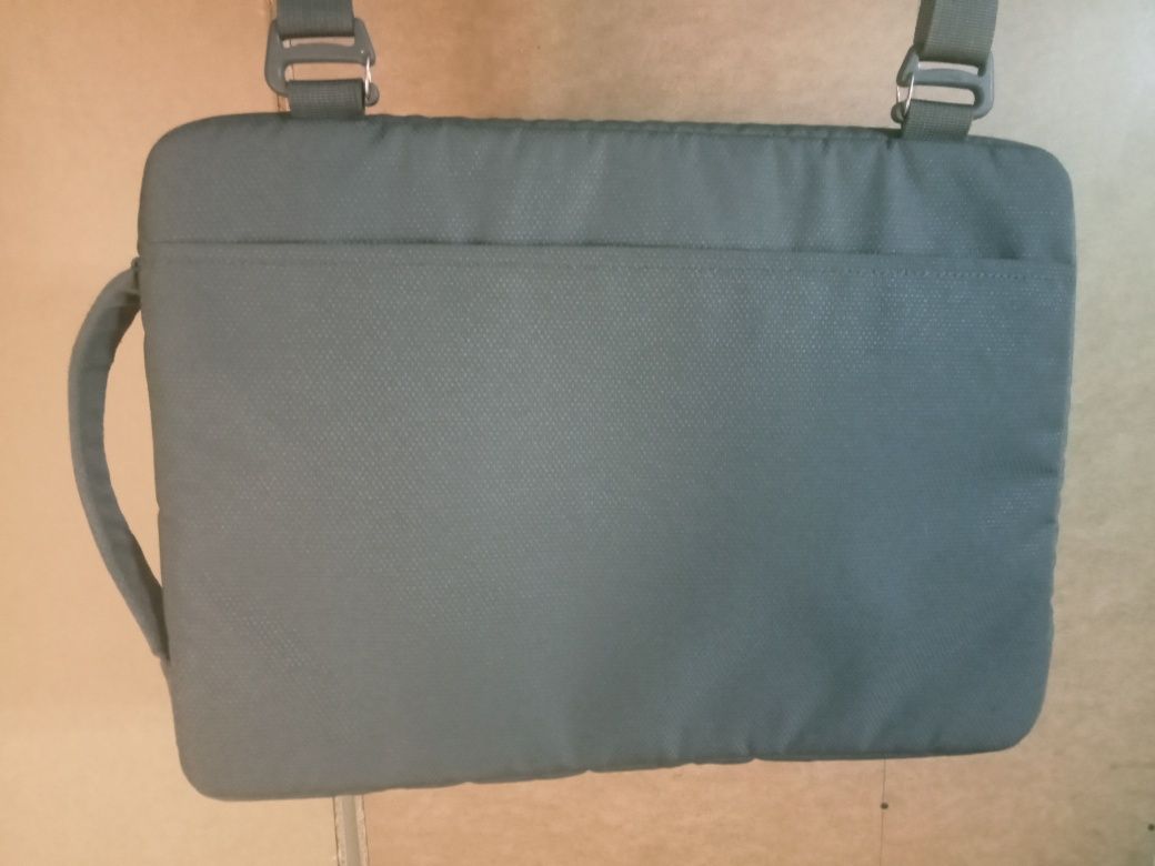 Torba na laptop do 11", producent stm.

Torba posiada wewnętrzną kiesz