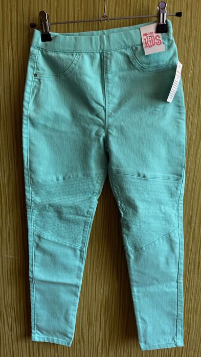 Нові джинси для дівчинки, на 9 років.