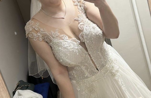 Suknia ślubna ivory wysadzana kryształkami