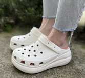 Жіночі Crocs Classic Crush Clog Cream