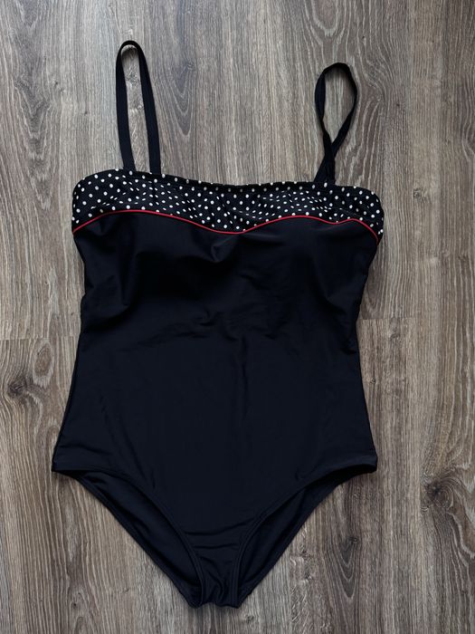 Чорний суцільний купальник 54 розмір