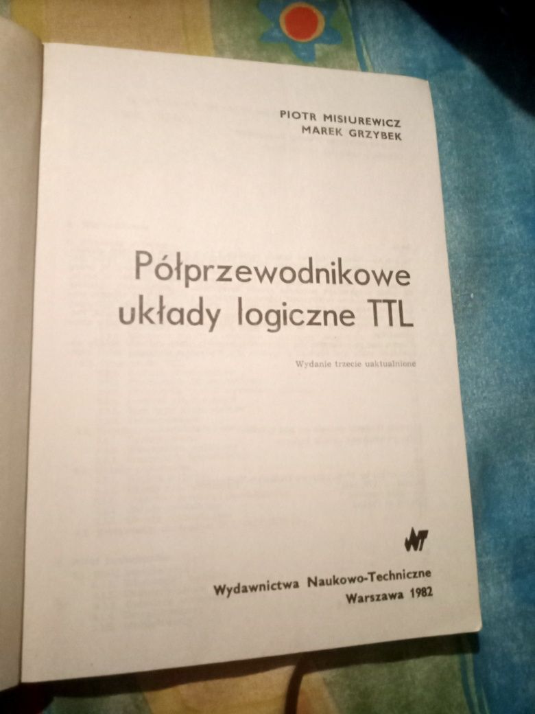 Piotr Misiurewicz Półprzewodnikowe układy logiczne TTL