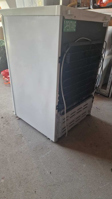 Mała lodówka Indesit
