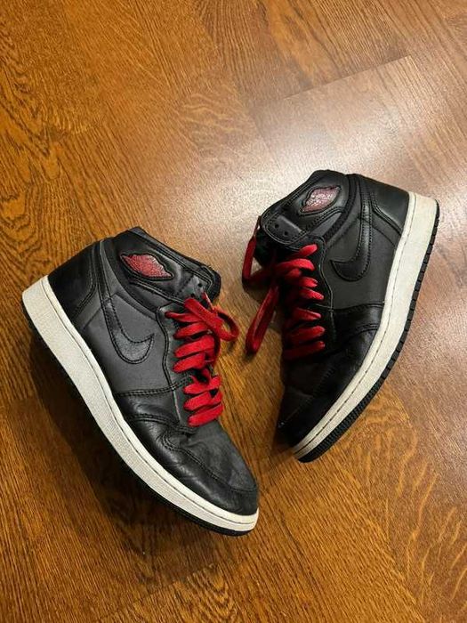 Buty Nike Air Jordan 1 Retro High OG Black Gym Red 39