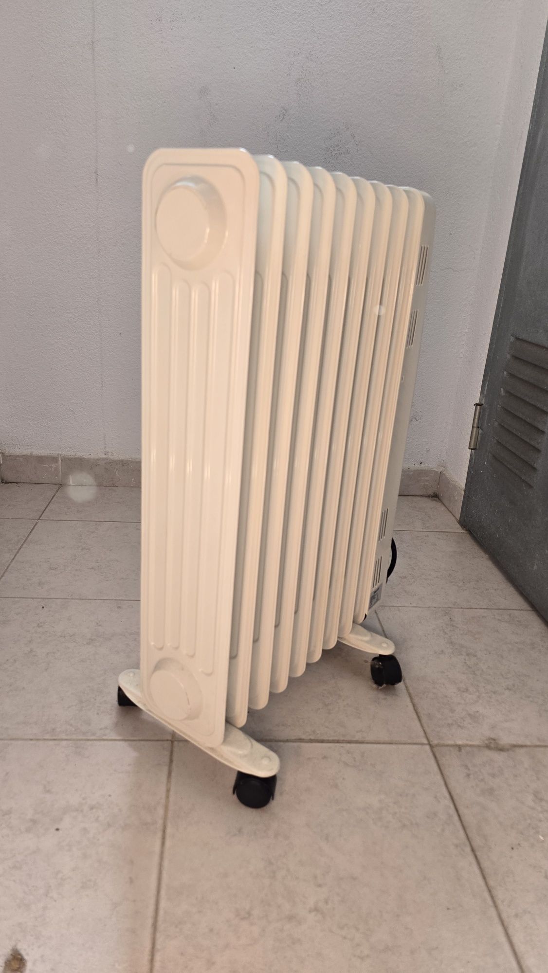 • Aquecedor a Óleo Celcias HD930-9Q