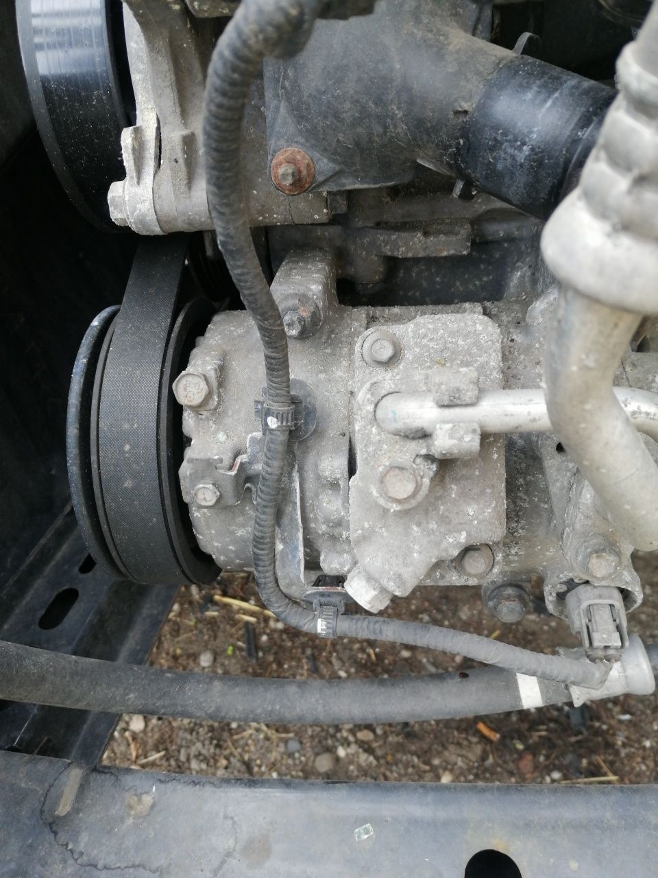 Sprzedam sprężarkę klimatyzacji i alternator do Toyoty auris