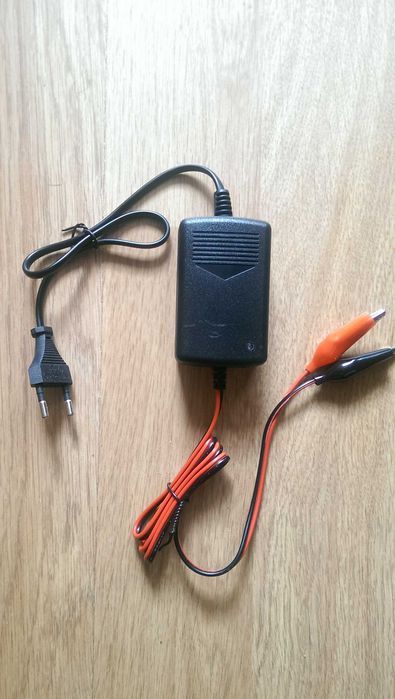 Зарядное устройство автомобильных аккумуляторов свинцово кислотных гел