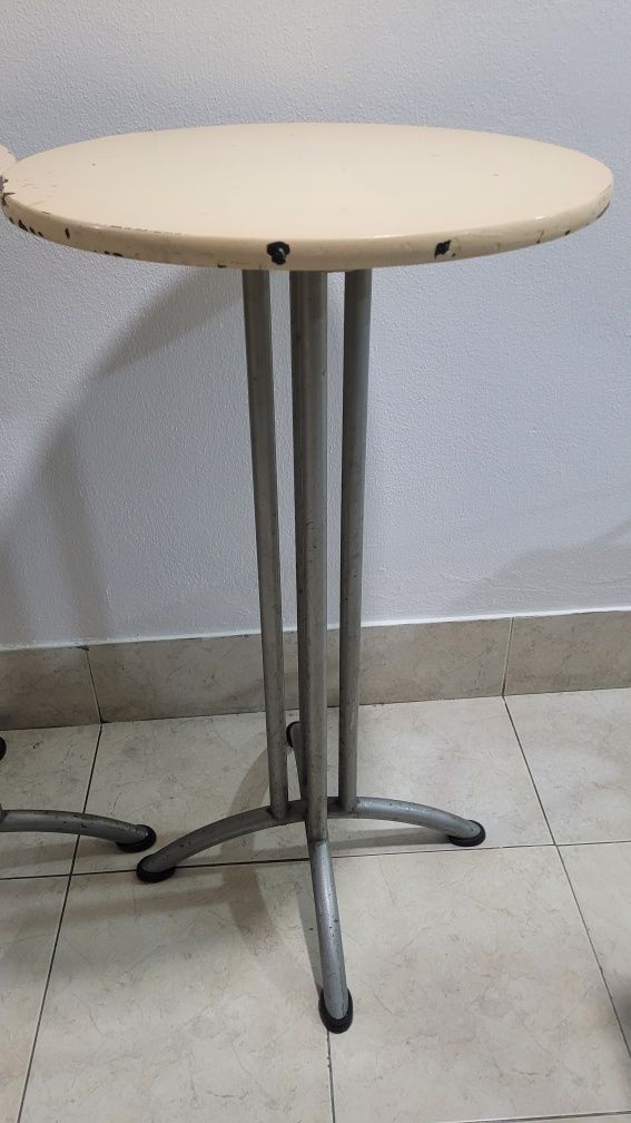 Conjunto de 4 mesas altas