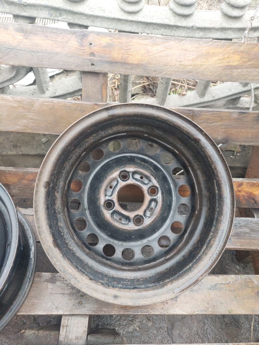 Продам 2 диска р14 .4×114,3